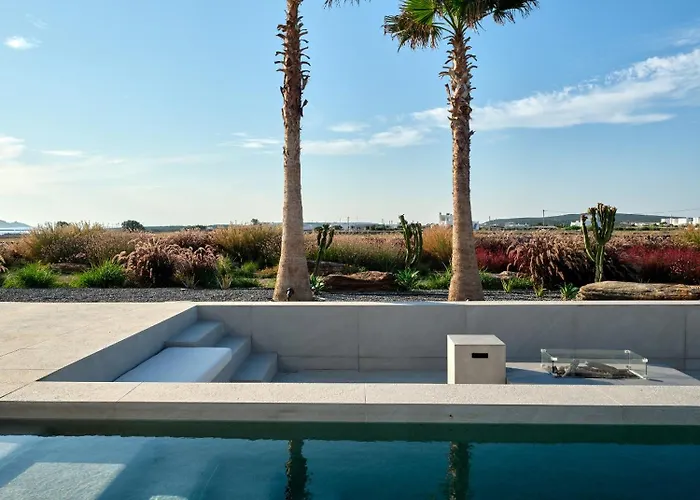 Vila Rojo Santa Maria (Paros)